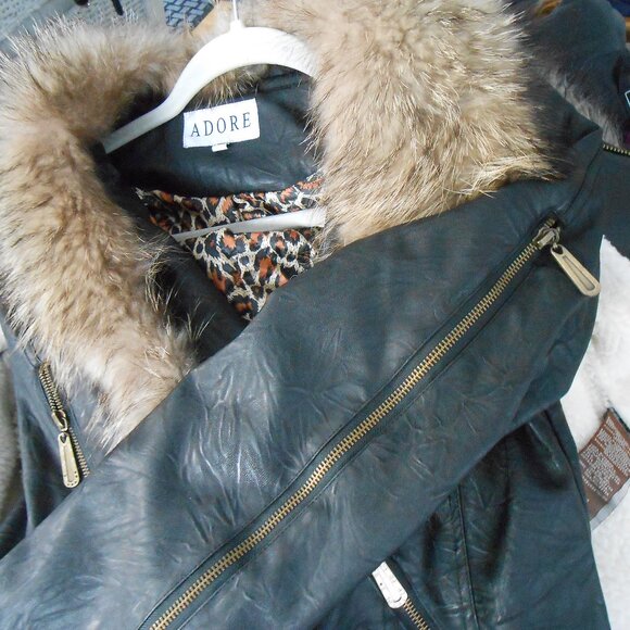 ADORE FAUX LEATHER MOTO JACKET-REMOVABLE FAUX FUR COLLAR-EXCELLENT - Picture 11 of 11